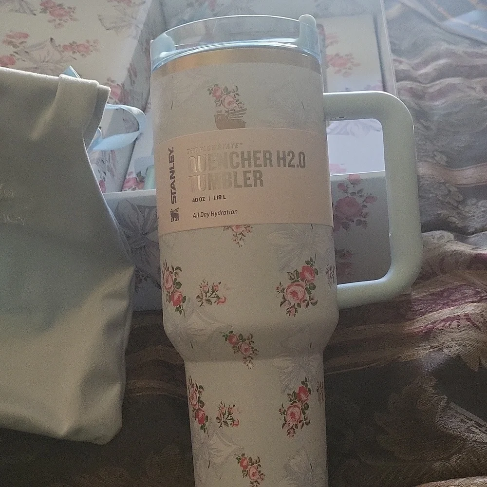 Stanley Love Shack Fancy Pastel Floral Tumbler with Straw Boxed Dust Cover - Picture 10 of 10